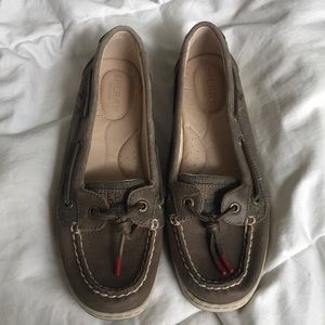 Slip on Sperry shoes